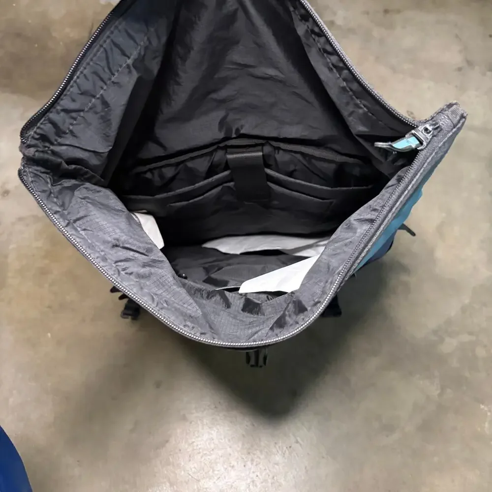 Oakley utility rolled